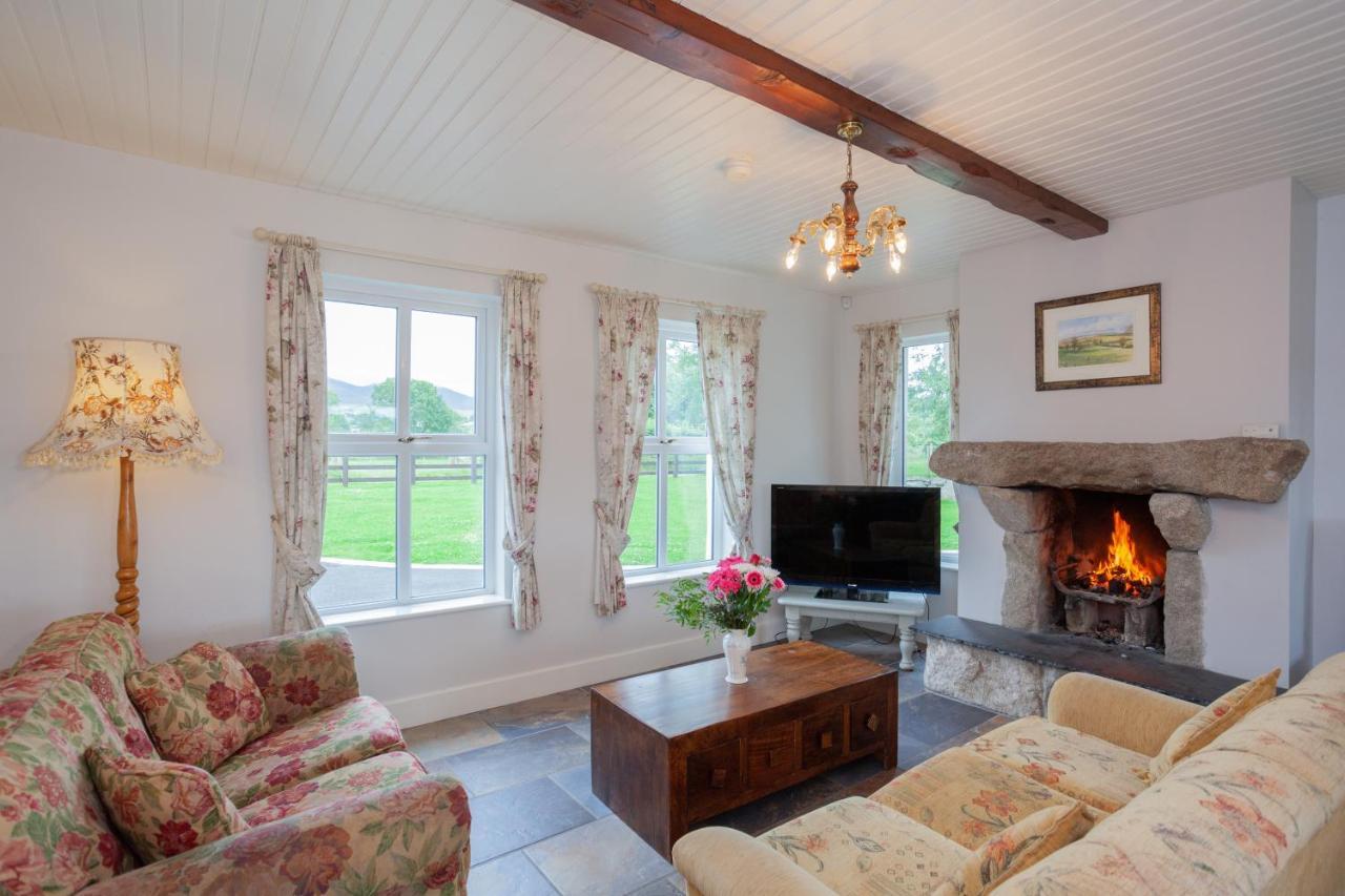 Willa Beautiful Mountain Views & Private Hot Tub Kilcoo Zewnętrze zdjęcie