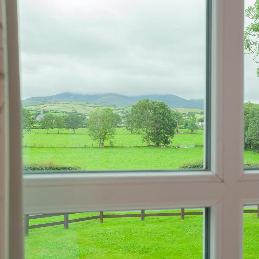 Willa Beautiful Mountain Views & Private Hot Tub Kilcoo Zewnętrze zdjęcie